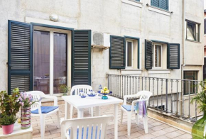 Отель Sabbia1 CaseSicule, Apartment in the City Center and beside the Main Square, Beach at 100 m, Wi-Fi  Поццалло